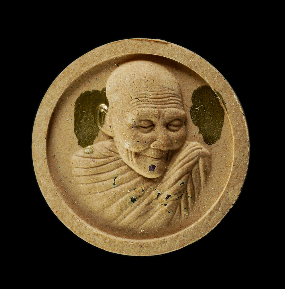 28Jan25 (67)ap.jpg - พระผงจันทร์ลอยหลวงปู่ฮก รตินธโร วัดมาบลำบิด (วัดราษฎร์เรืองสุข) อ.บ้านบึง จ.ชลบุรี สร้างอุโบสถ ปี2558 เนื้อผงพุทธคุณ ผงว่าน ตอกโค๊ต ฮ ฝังพลอยเสก จารหม [..] | https://kamulet.in.th